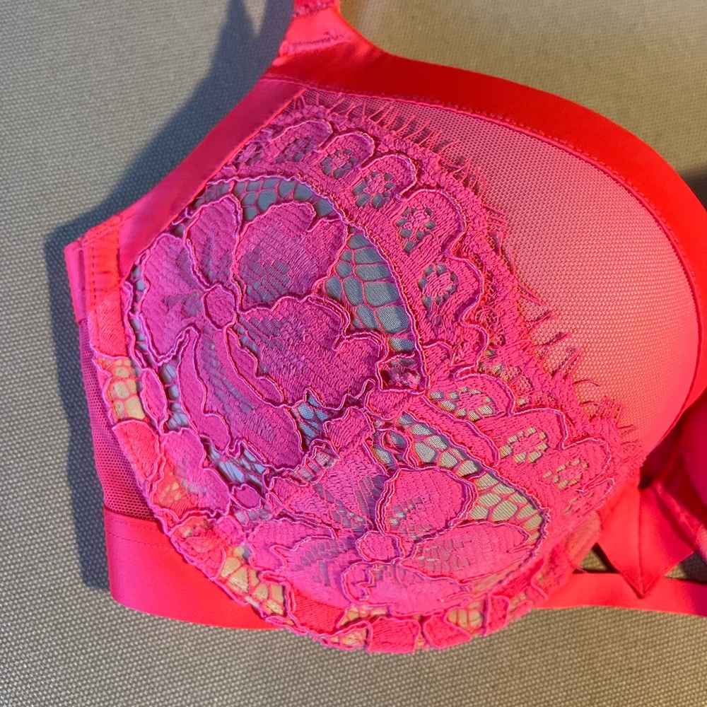 32DD Victoria’s Secret Bra - Picture 3 of 6